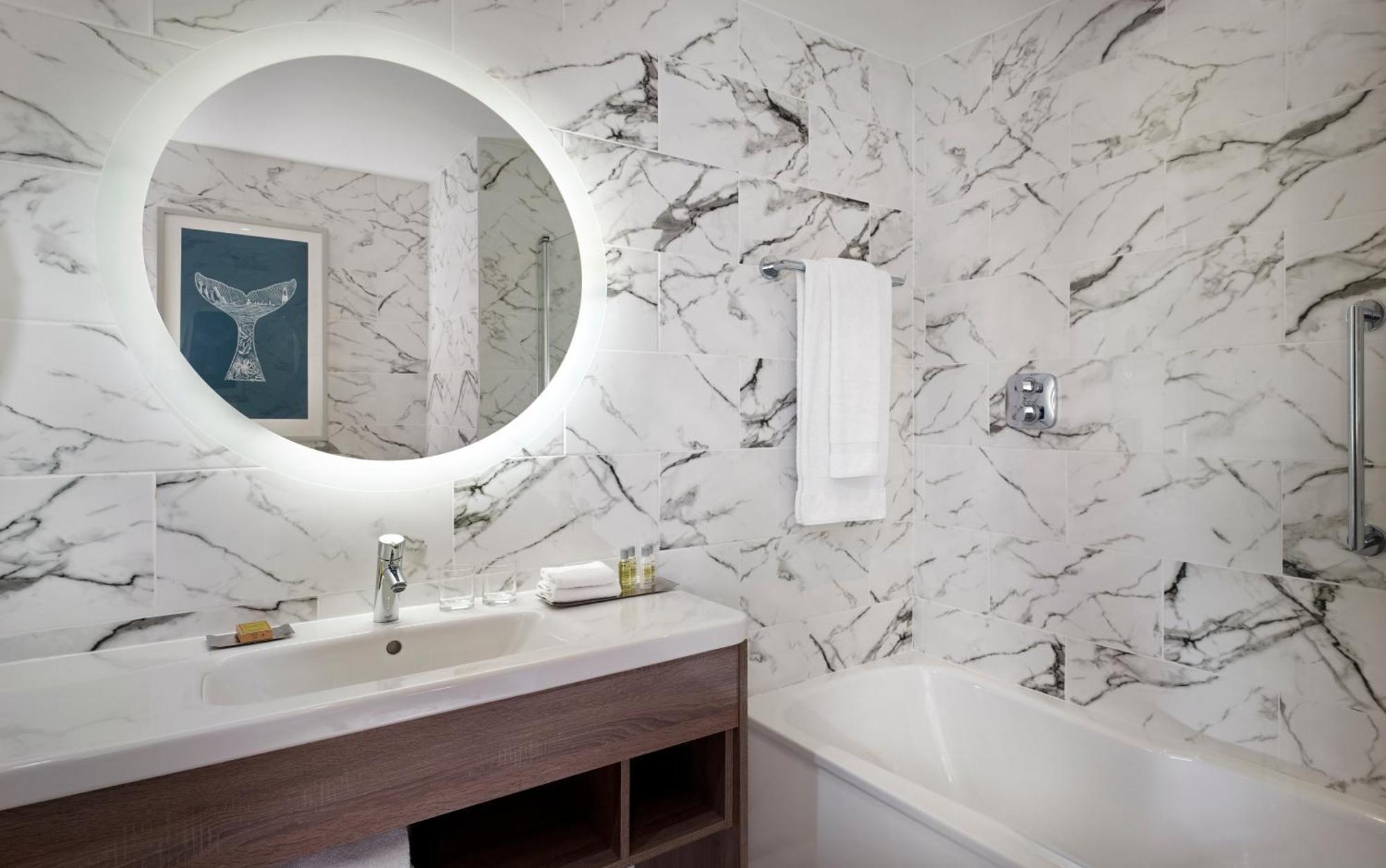 Doubletree By Hilton Hull 4*